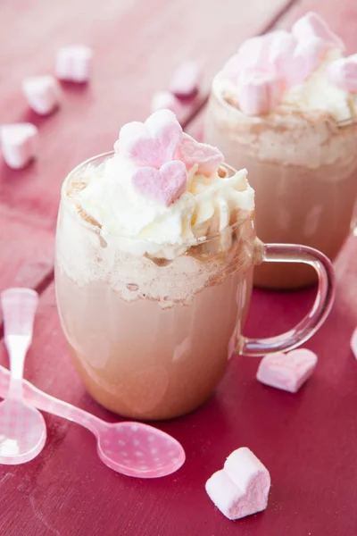 Heiße Schokolade mit Marshmallows — Stockfoto