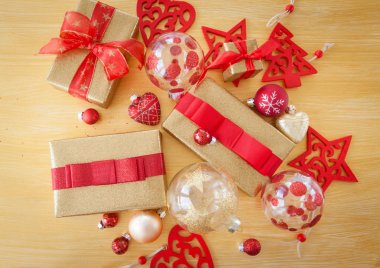Oldukça Noel için parsel sarılmış