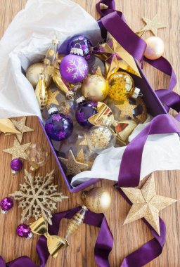 Renkli Noel süsleri