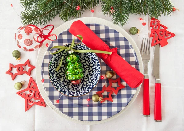 Apparecchiare la tavola festiva per Natale — Foto Stock