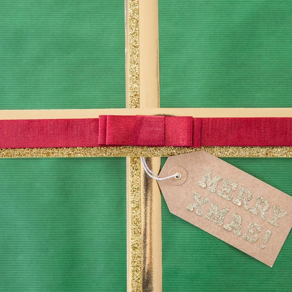 Zielone tło z wstążki prezent — Zdjęcie stockowe