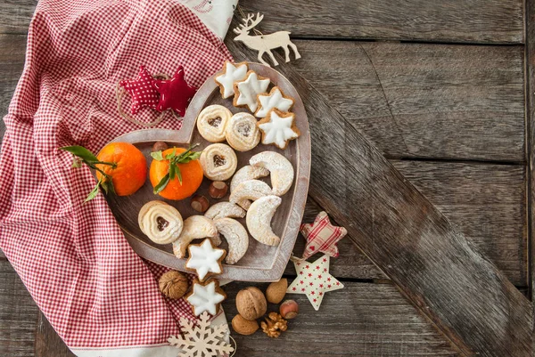 Разнообразие рождественских печенек — стоковое фото