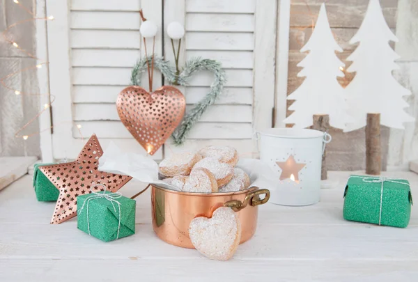 Bir kalp şeklinde Noel kurabiyeleri — Stok fotoğraf