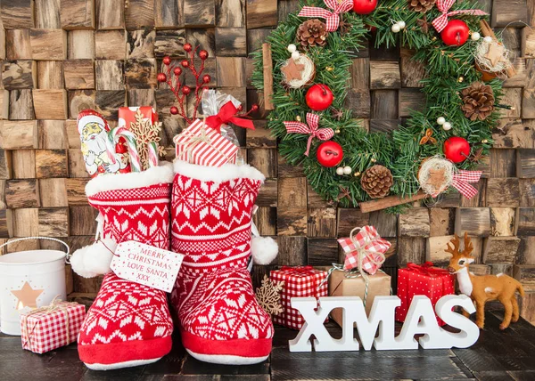 Little knitted boots with presents — Stock Photo, Image