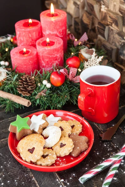 Biscoitos de Natal e chá — Fotografia de Stock