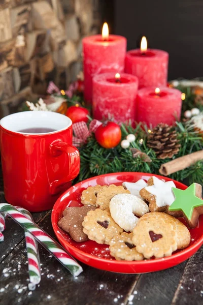 Biscoitos de Natal e chá — Fotografia de Stock