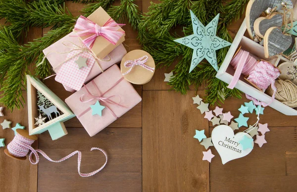 Jul dekorationer på trä bakgrund — Stockfoto
