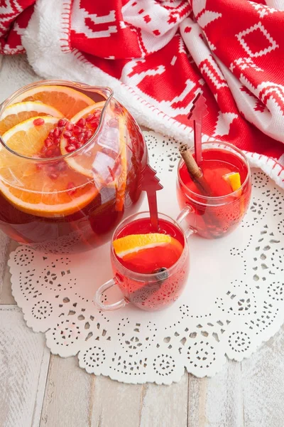 Hot beverage with orange — Stock Photo, Image