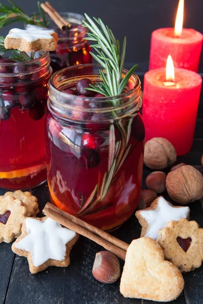 Hot fruit punch with cinnamon — Stock Photo, Image