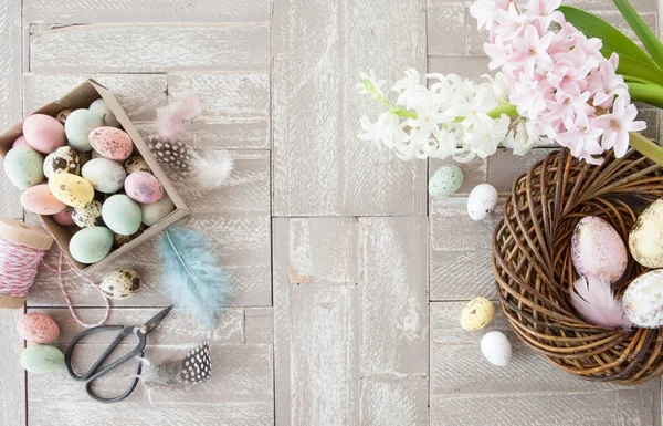 Easter decorations on wooden background — Stock Photo, Image