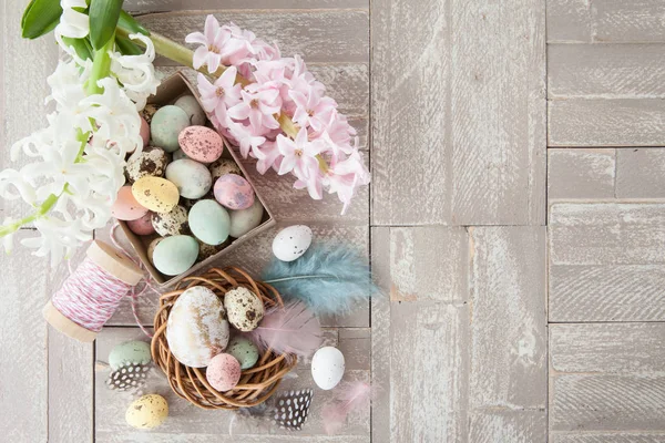 Easter decorations on wooden background — Stock Photo, Image