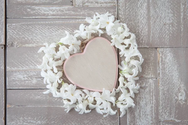 Heart made from hyacinths blossoms — Stock Photo, Image