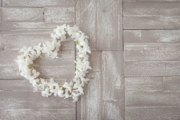 Heart made from hyacinths blossoms — Stock Photo, Image