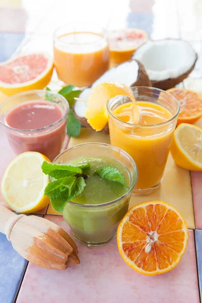 Taze smoothies çeşitli — Stok fotoğraf