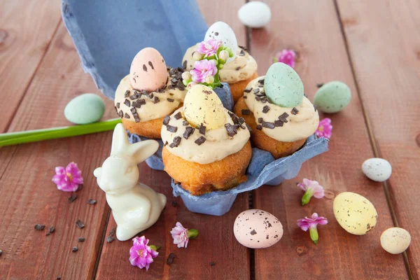 Pequeños cupcakes de Pascua — Foto de Stock