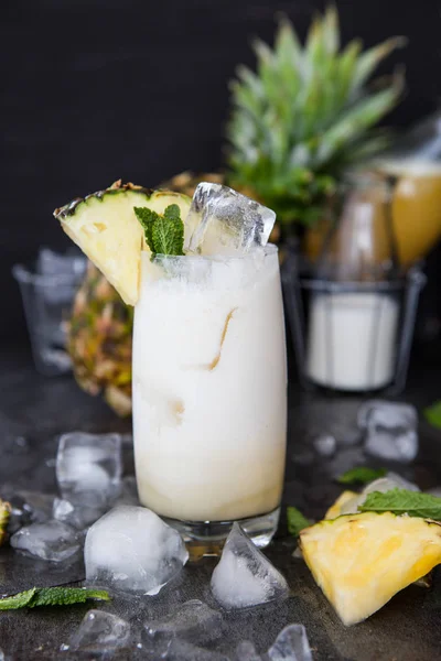 Copo alto de Pina Colada Cocktail — Fotografia de Stock