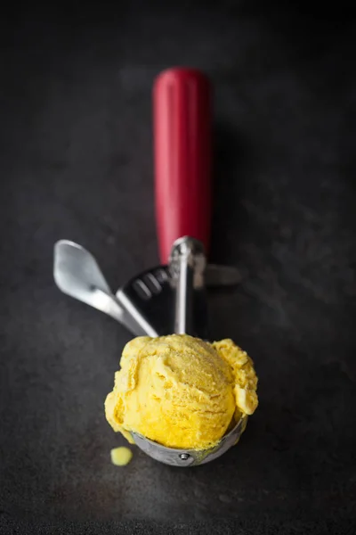 Mango ice cream on scoop — Stock Photo, Image