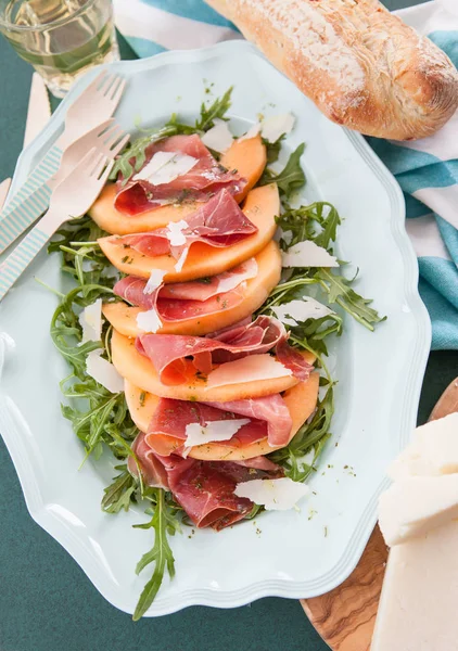 Colorful summer salad — Stock Photo, Image