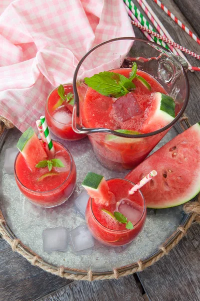 Fruchtiger Cocktail mit Wassermelone — Stockfoto