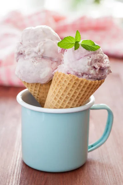 Scoops of ice cream — Stock Photo, Image