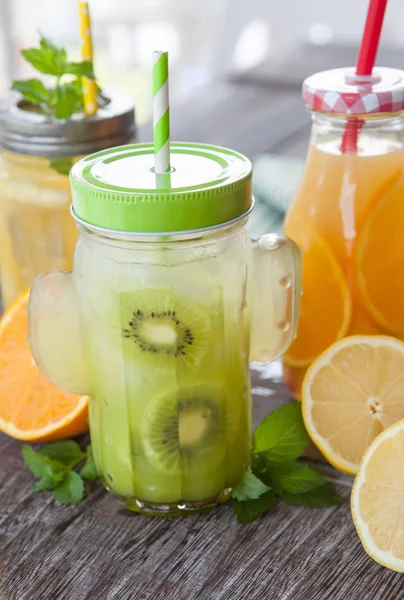 Mängd färska juicer — Stockfoto