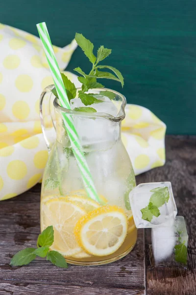 Hemmagjord lemonad — Stockfoto