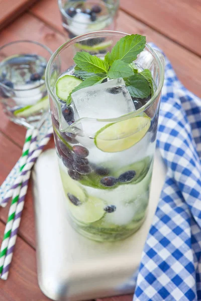 Limonata fatta in casa con mirtilli — Foto Stock