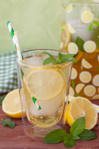 Homemade iced tea with lemon — Stock Photo, Image