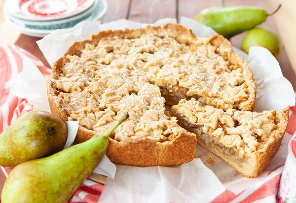 Fresh fruit pie / cake with pears — Stock Photo, Image