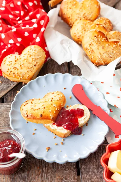 Pães caseiros com geléia — Fotografia de Stock