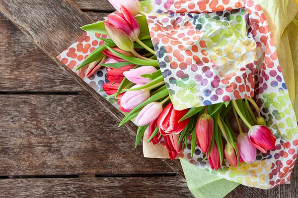 Frische bunte Tulpen — Stockfoto