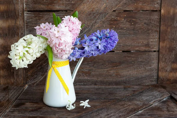 Bunch Van Verse Lentebloemen Met Kleurrijke Hyacinten — Stockfoto