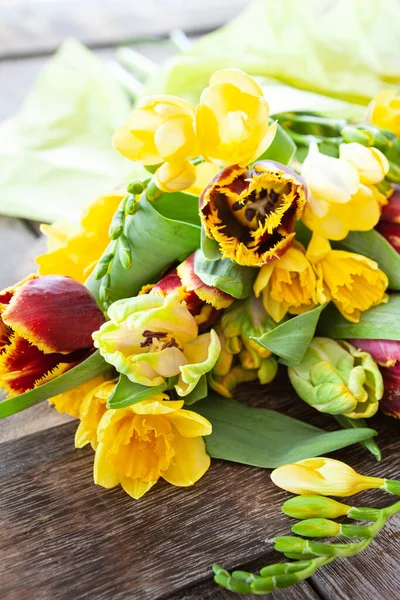 Ein Bund Frischer Frühlingsblumen Gelb — Stockfoto