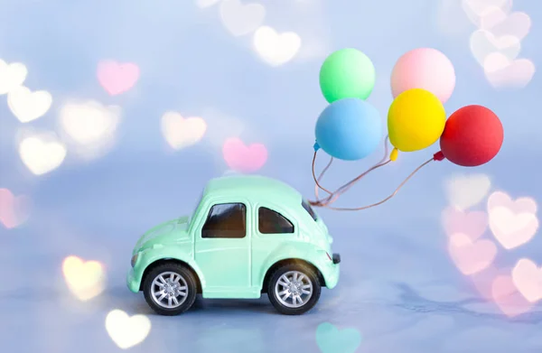 Renkli Balonlu Işıklı Küçük Oyuncak Araba — Stok fotoğraf