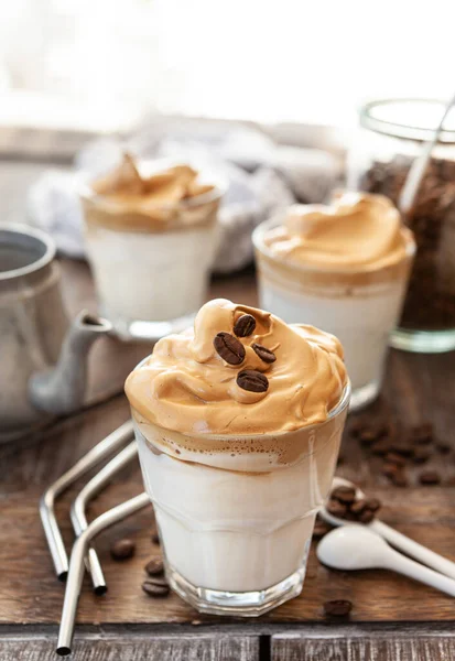 Whipped Coffee Ett Glas Med Kaffebönor — Stockfoto