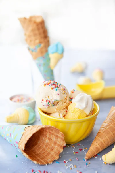 Scoops Vanilla Ice Cream Rainbow Sprinkles — Stock Photo, Image