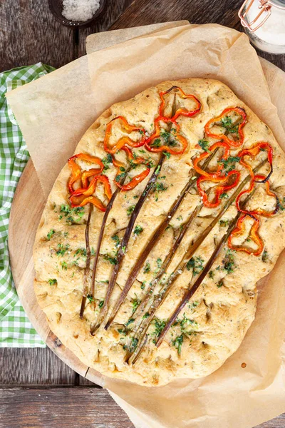 Focaccia Casă Withe Ardei Gras Proaspăt Ierburi — Fotografie, imagine de stoc