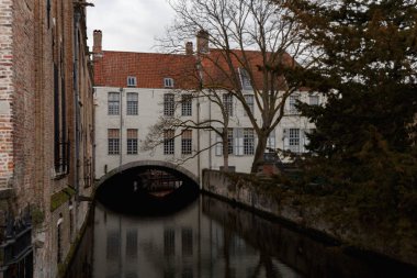 Antik kentin güzel eski sokaklarında yürümek 