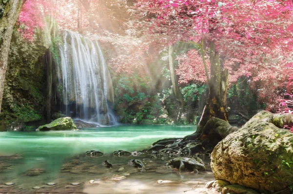 Erawan şelale peyzaj