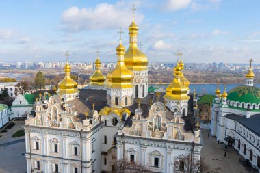 Kiev. Ukrayna. Kiev Pechersk Lavra ya da Mağara Kiev Manastırı. Seyahat fotoğrafı. Çan kulesinden görüntüle.
