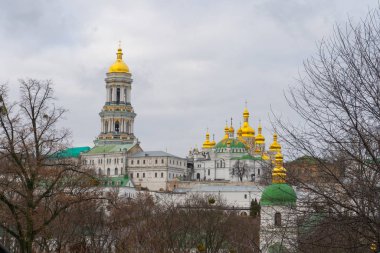 Kiev. Ukrayna. Kiev Pechersk Lavra ya da Mağara Kiev Manastırı. Seyahat fotoğrafı. Çan kulesinden görüntü.