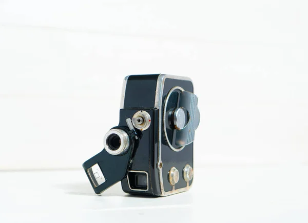 Vintage Κάμερα Στο Λευκό Ξύλινο Φόντο Έννοια Της Παλιάς Τεχνολογίας — Φωτογραφία Αρχείου