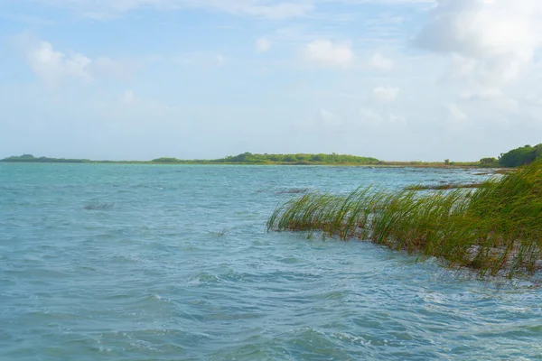 Laguna Perto Muyil Vista Com Barcos Céu Azul Mar Vtravel — Fotografia de Stock