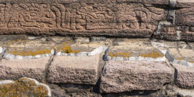 Büyük Tapınak 'ın (Templo Mayor) Eski Aztek harabelerinin bir parçası. Seyahat fotoğrafı. Eski duvarların yapısı. Meksika Şehri.