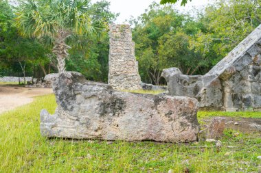 Kukulkan 'ın başı. Chichen Itza arkeolojik alanı. Antik Maya uygarlığı sanatı. Seyahat fotoğrafı ya da duvar kağıdı. Yucatan. Meksika.