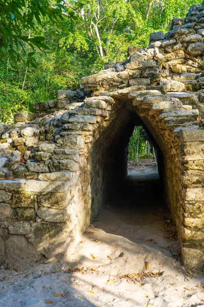 Túnel Através Uma Pirâmide Nas Ruínas Cidade Maia Coba Foto — Fotografia de Stock