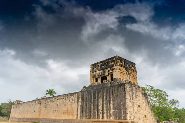 Grande Campo Bola Chichen Itza Sítio Arqueológico Arquitetura Antiga Civilização — Fotografia de Stock