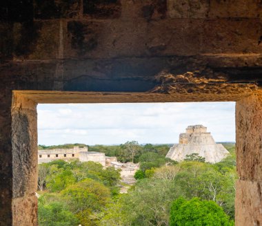 Uxmal, klasik dönemin antik Maya şehri. Seyahat fotoğrafı. Yucatan. Meksika.