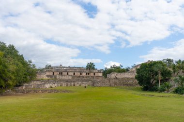 Kabah Maya arkeolojik sahasında Maskeler Sarayı (Codz Poop). Yucatan. Meksika.
