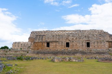 Kabah Maya arkeolojik sahasında Maskeler Sarayı (Codz Poop). Yucatan. Meksika.